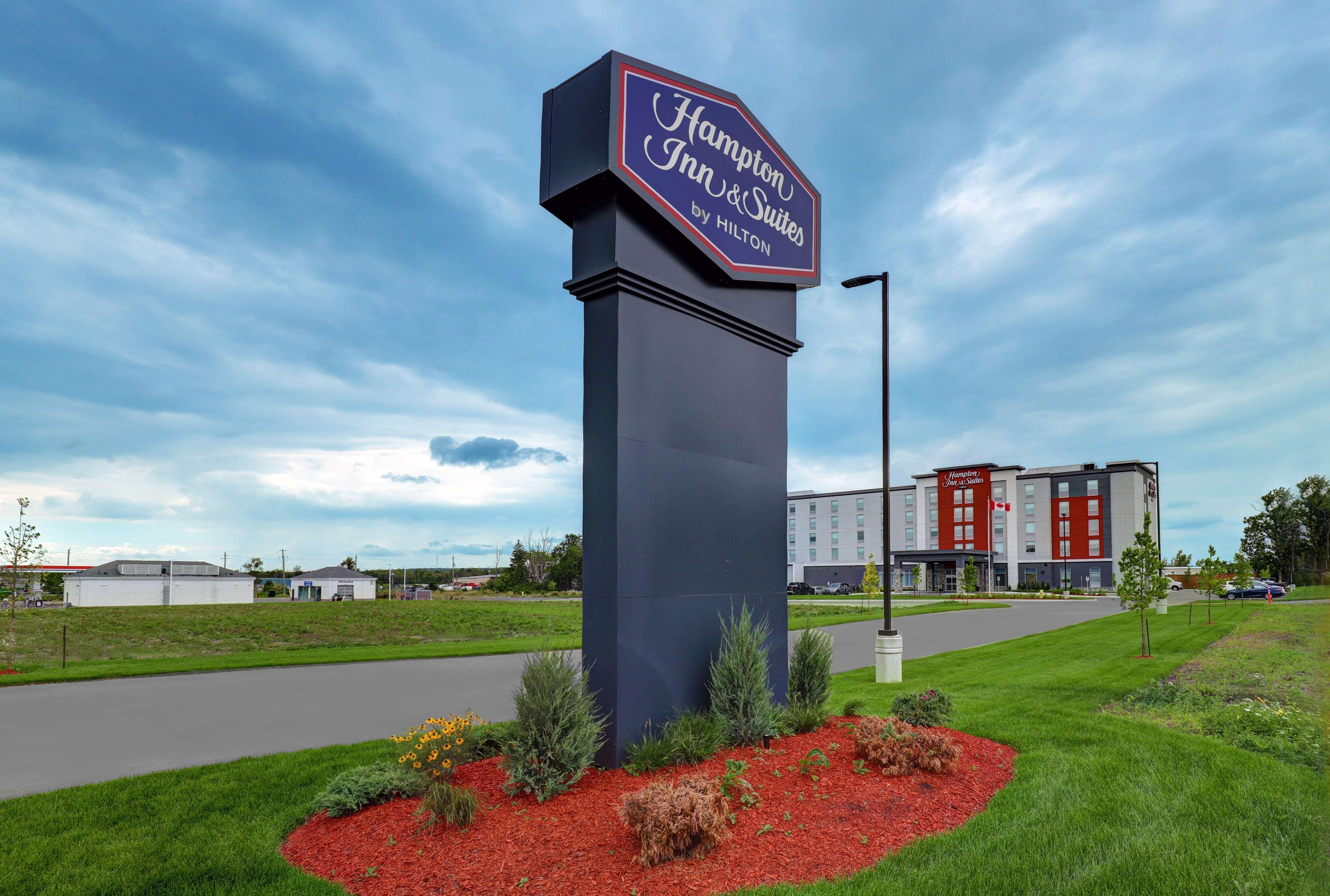 Hampton Inn & Suites ベルビル エクステリア 写真