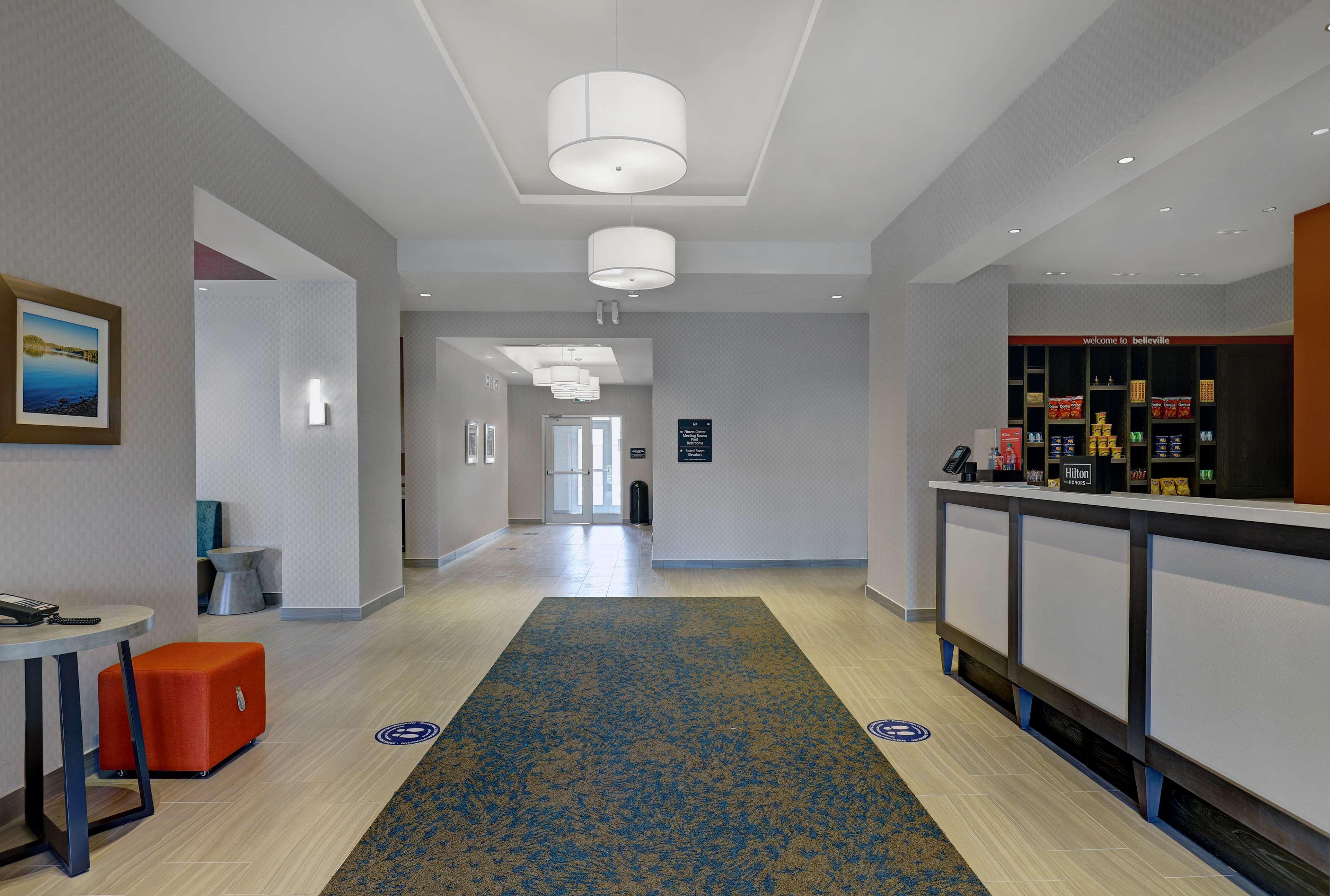 Hampton Inn & Suites ベルビル エクステリア 写真