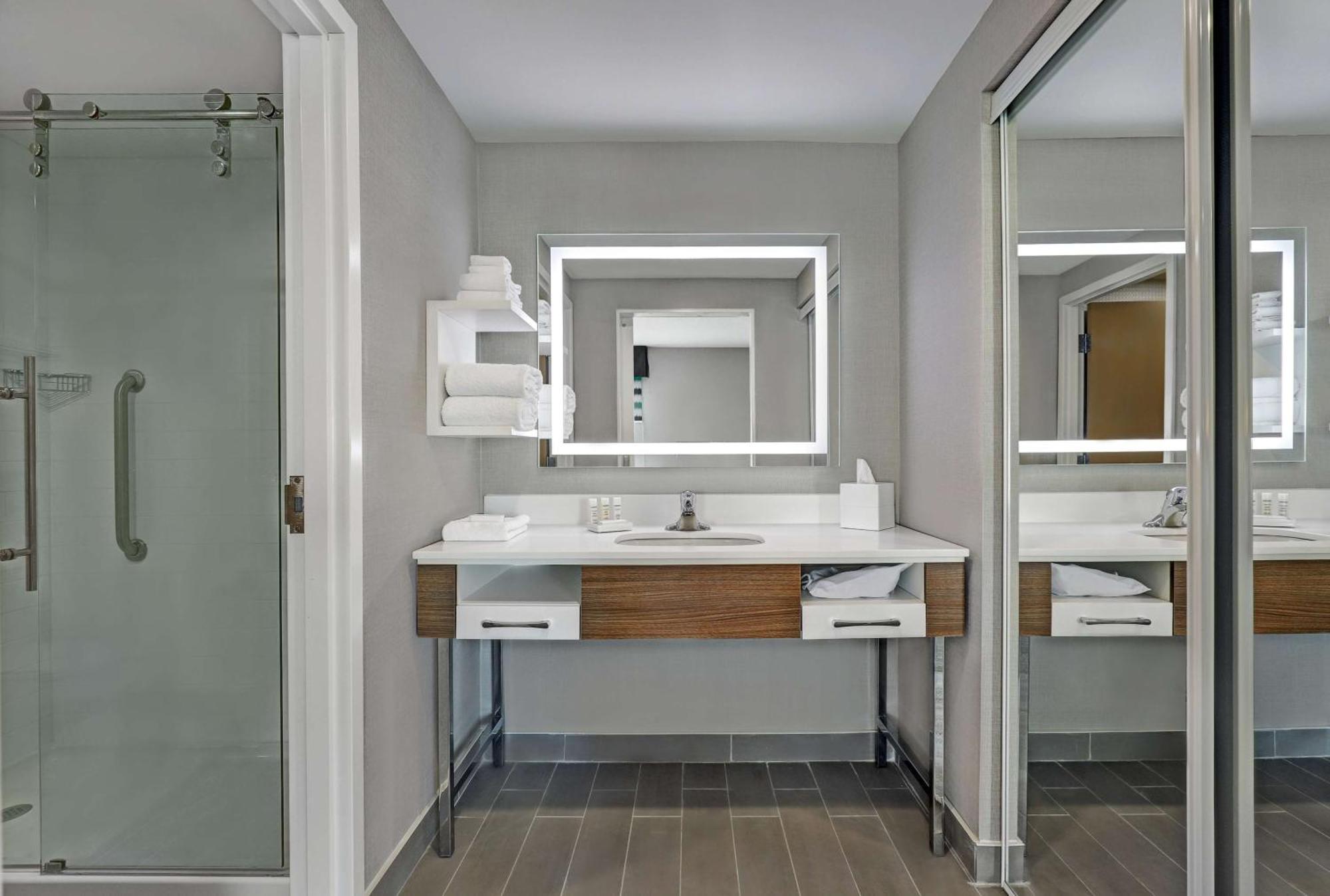 Hampton Inn & Suites ベルビル エクステリア 写真
