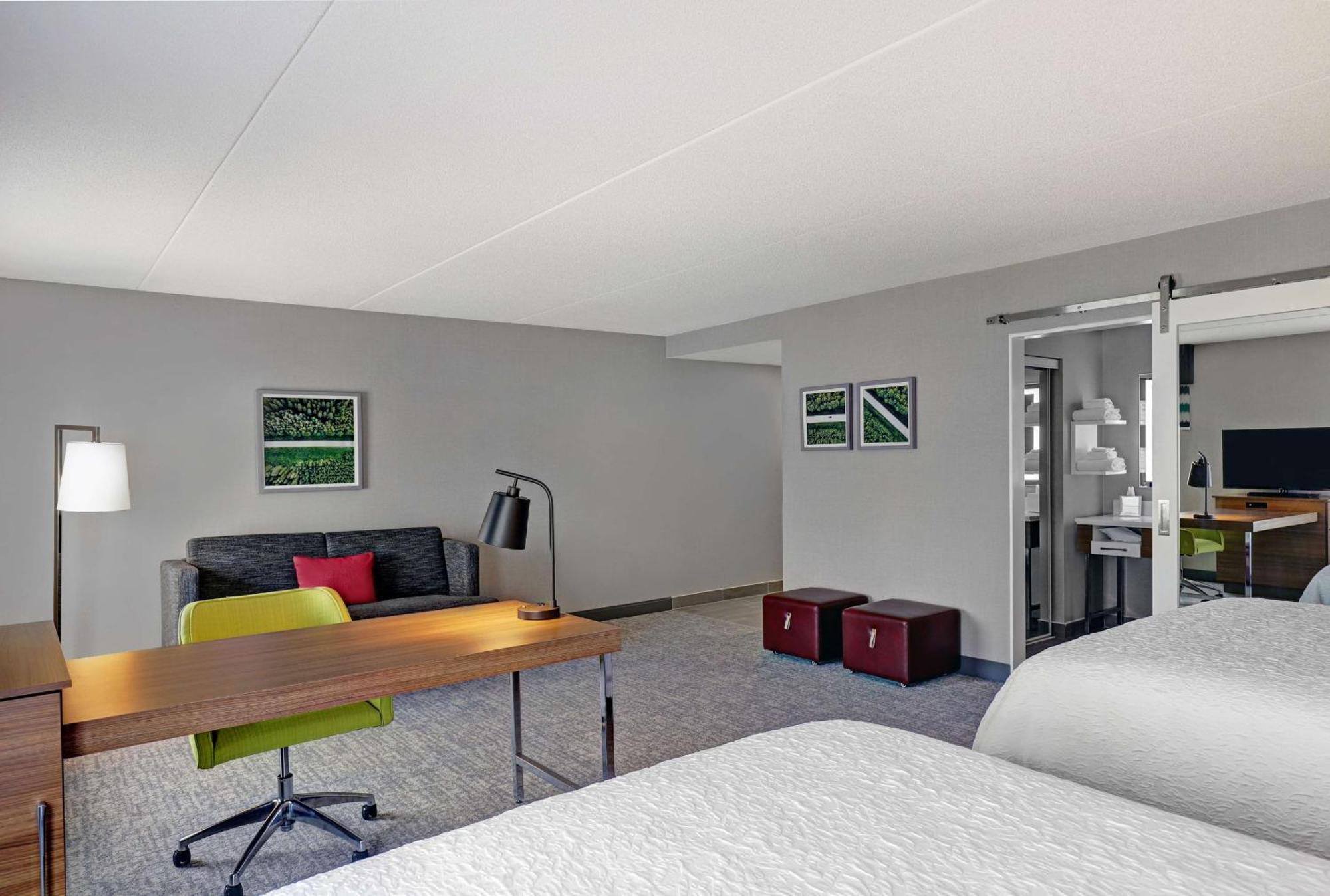 Hampton Inn & Suites ベルビル エクステリア 写真