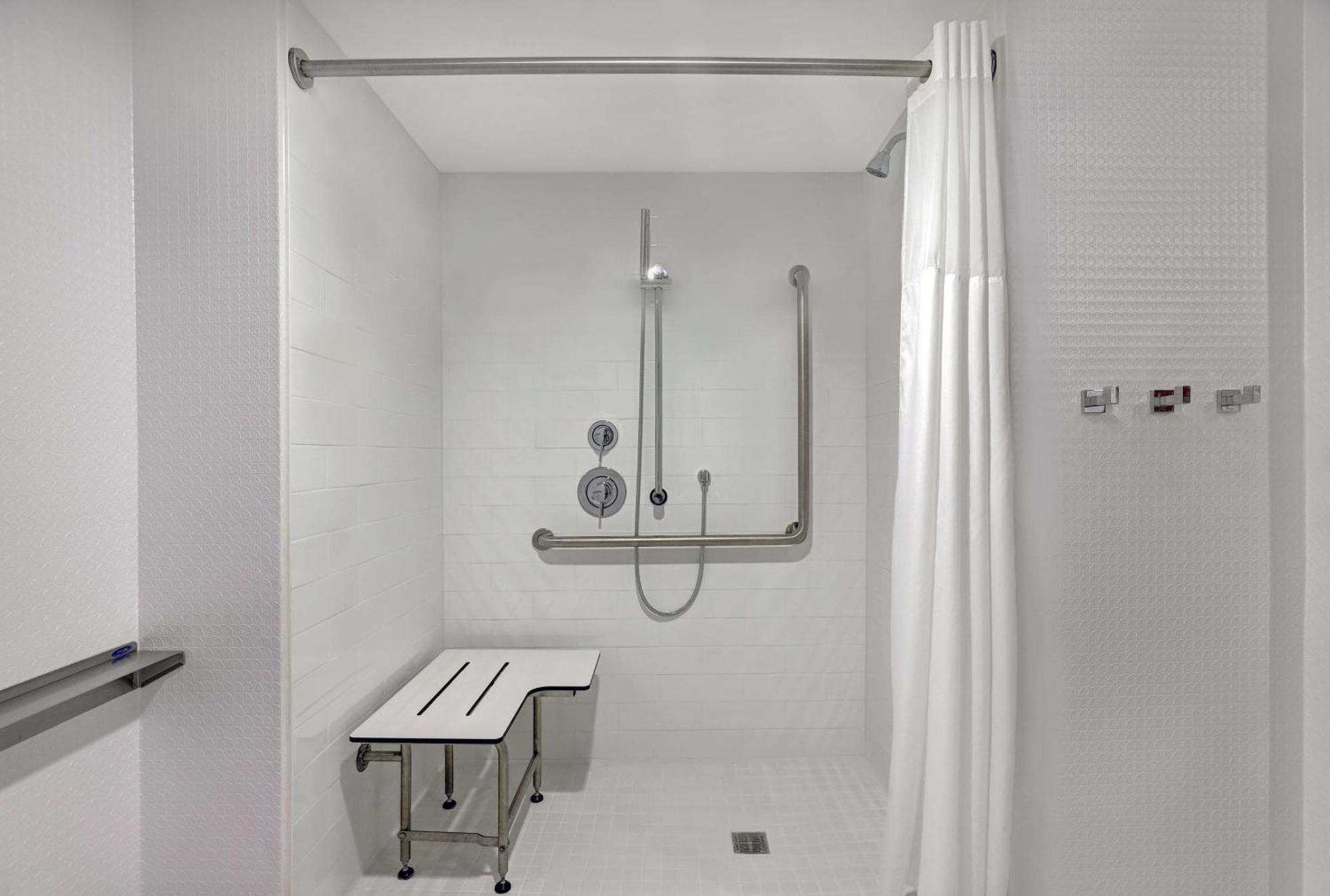 Hampton Inn & Suites ベルビル エクステリア 写真