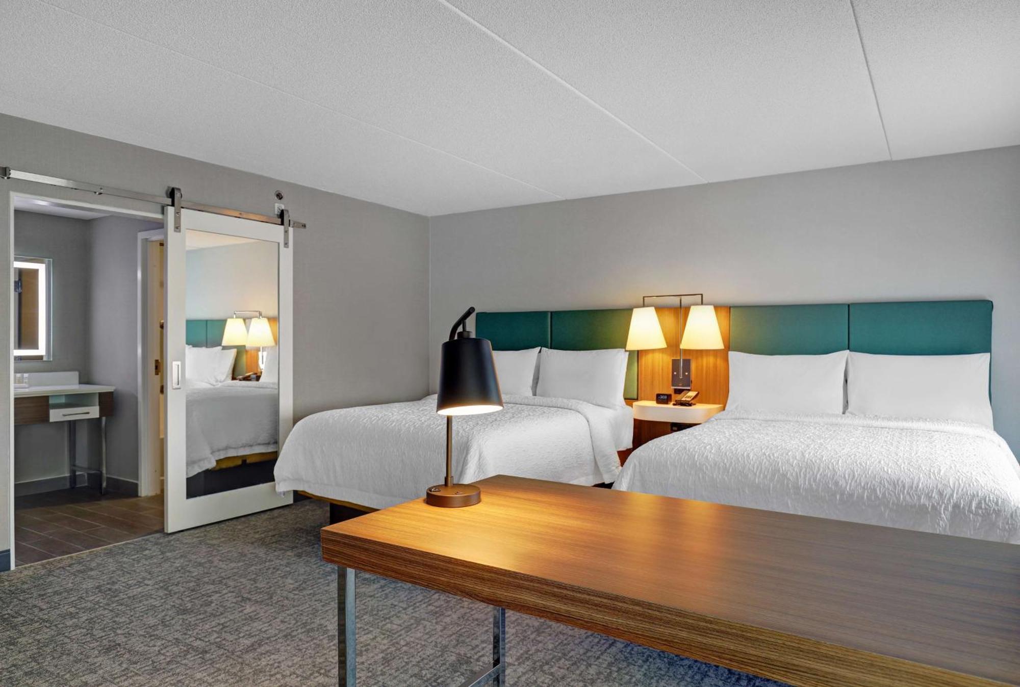 Hampton Inn & Suites ベルビル エクステリア 写真