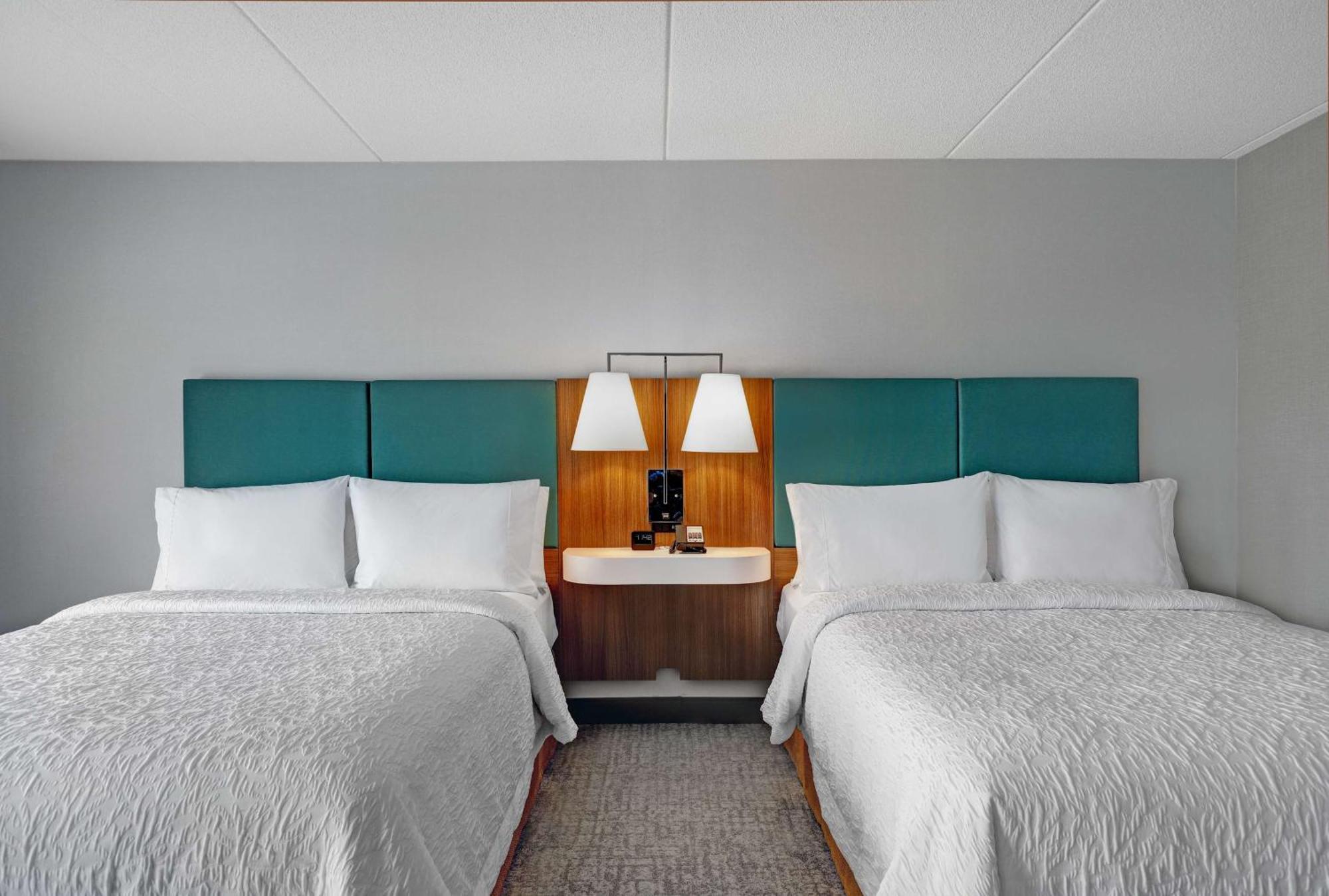 Hampton Inn & Suites ベルビル エクステリア 写真