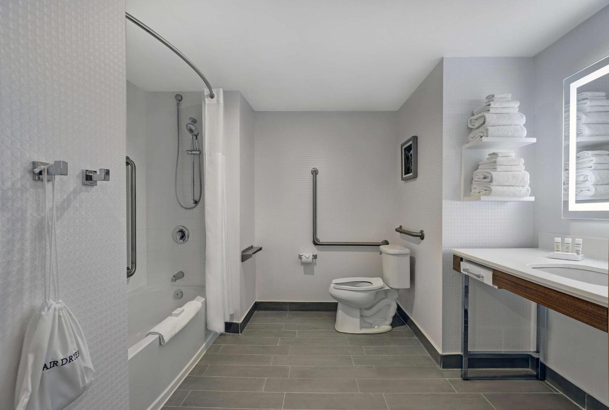 Hampton Inn & Suites ベルビル エクステリア 写真
