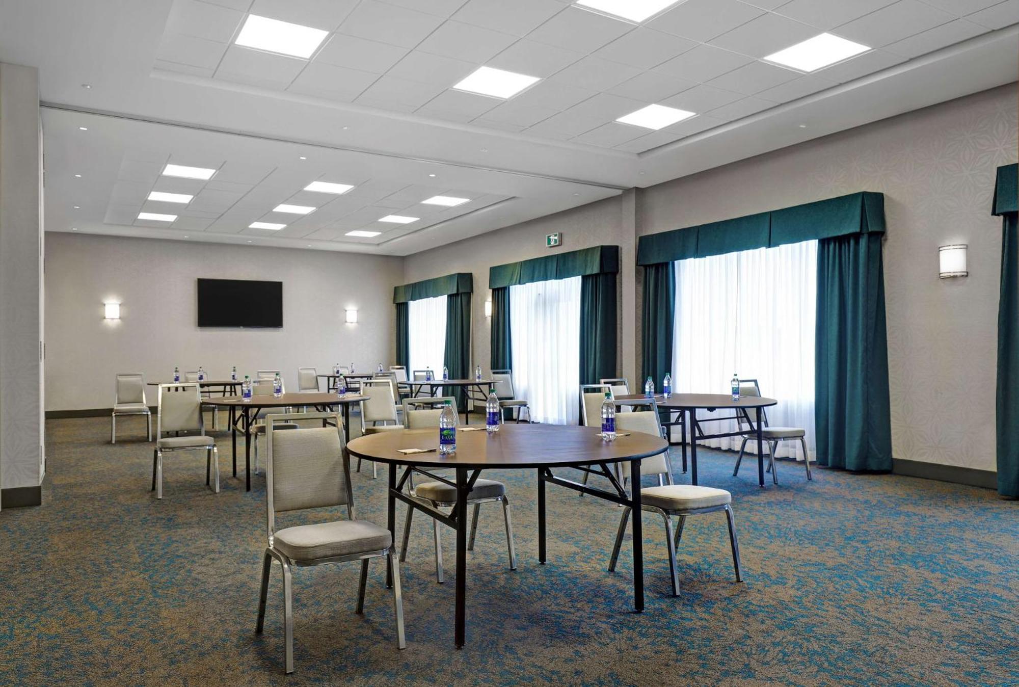 Hampton Inn & Suites ベルビル エクステリア 写真