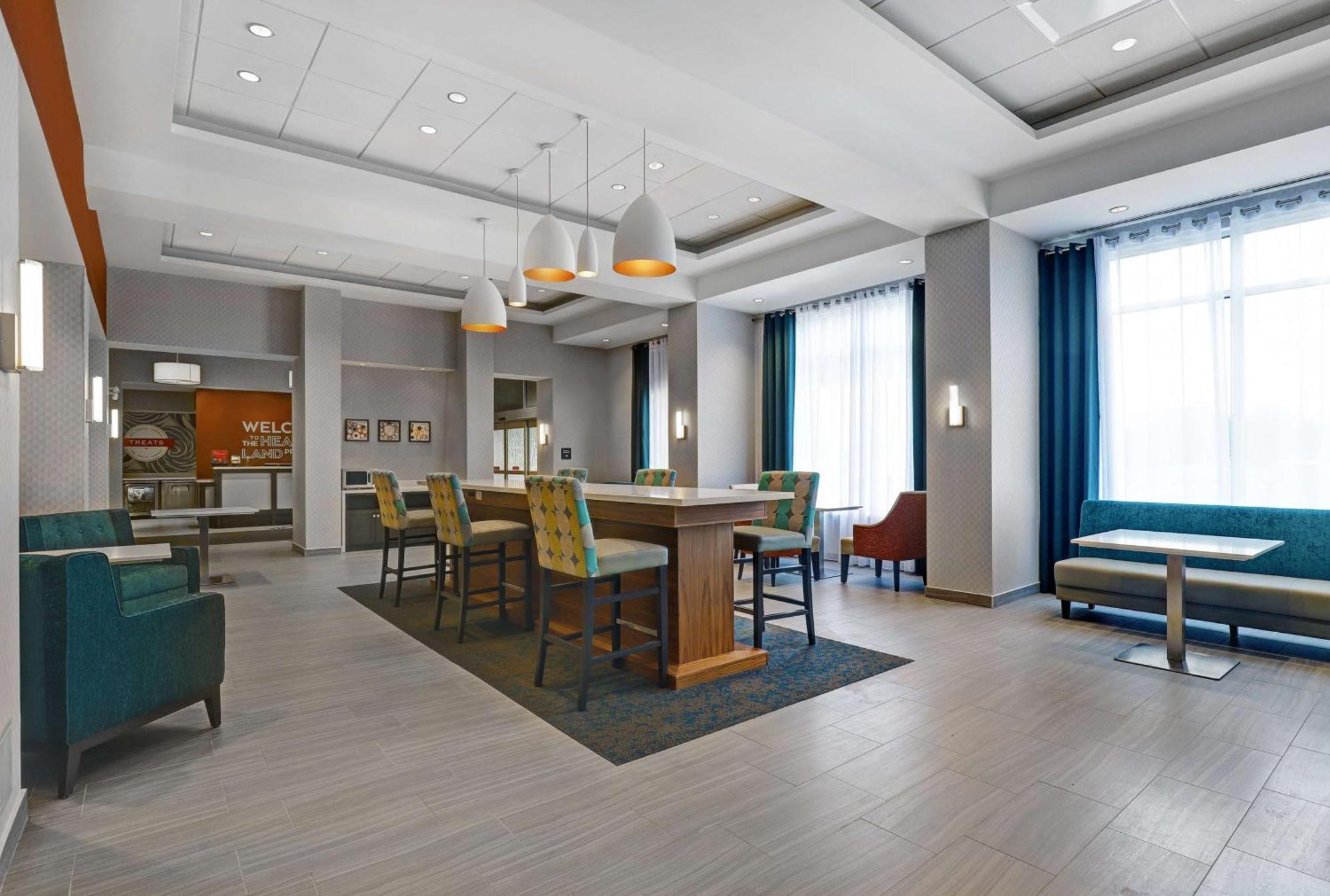 Hampton Inn & Suites ベルビル エクステリア 写真