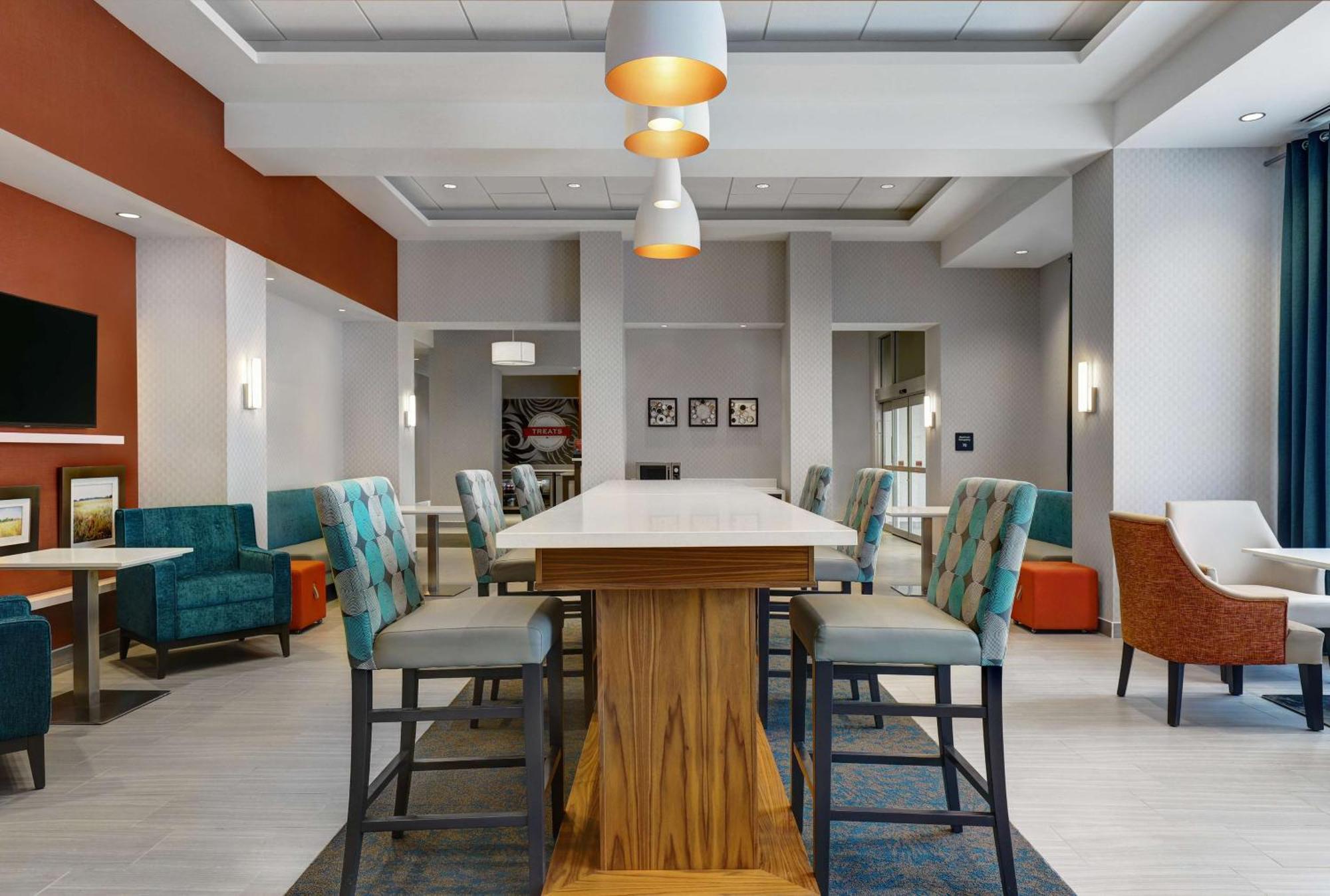 Hampton Inn & Suites ベルビル エクステリア 写真